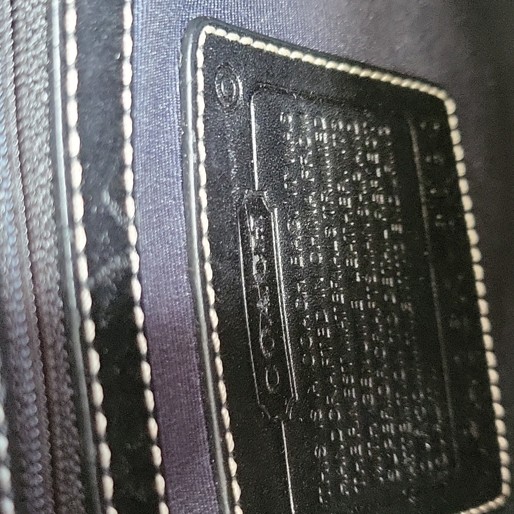 Authentic COACH mini lunch tote. - Picture 7 of 11